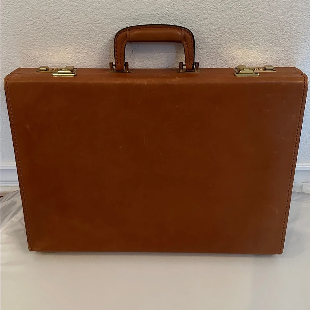 St. James Vintage‎ Tan Leather Attache 18